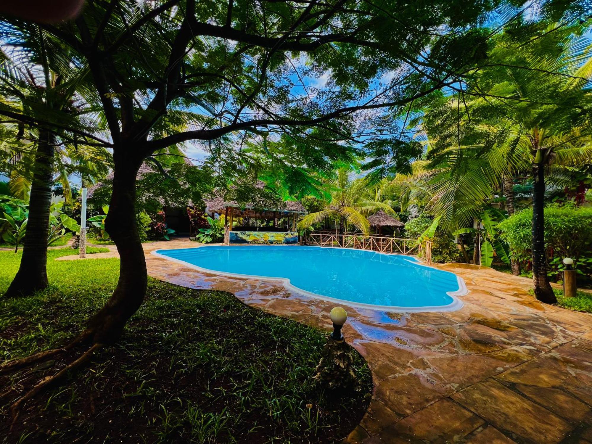 Отель Tropical Нунгви Экстерьер фото