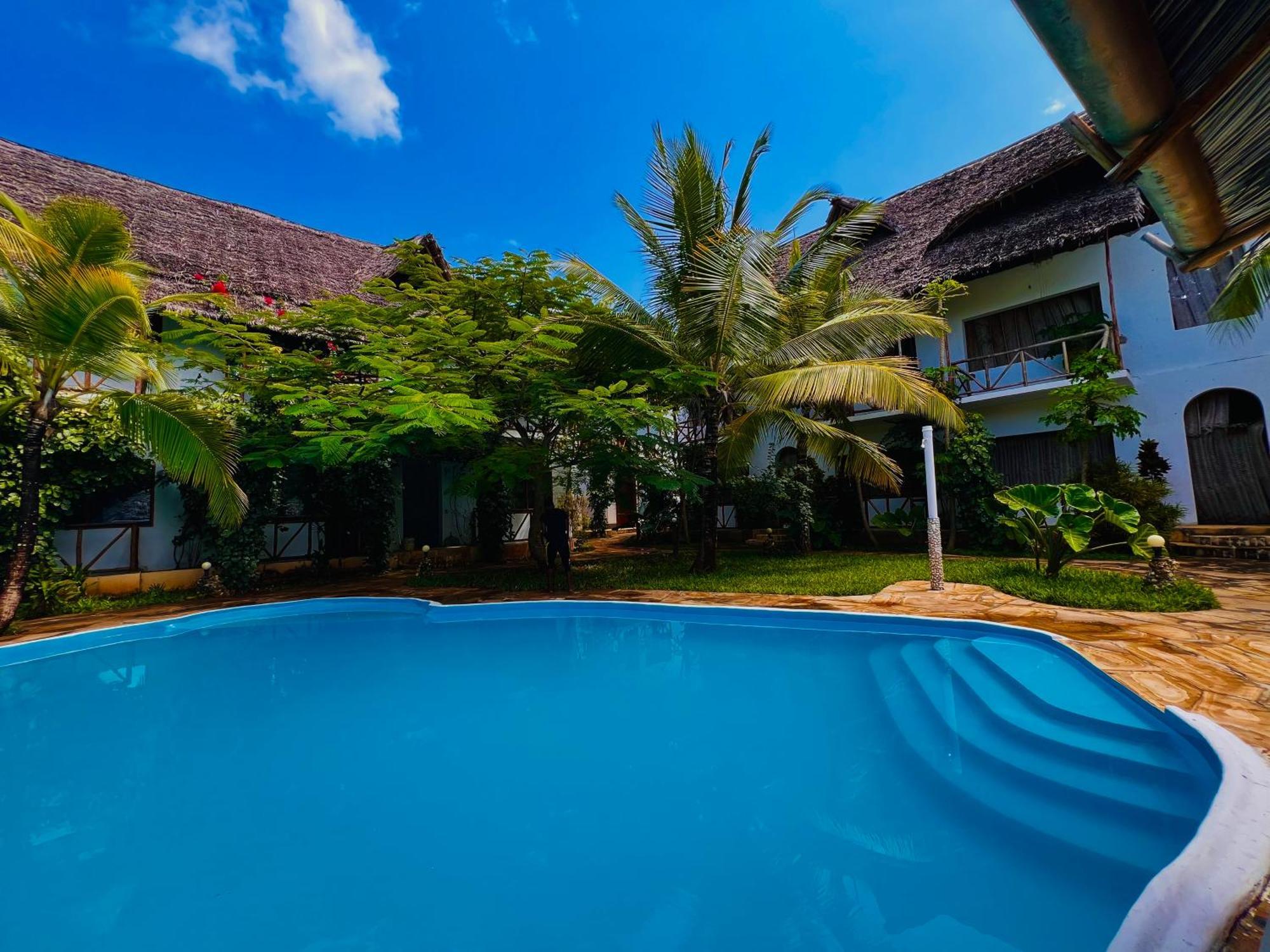 Отель Tropical Нунгви Экстерьер фото
