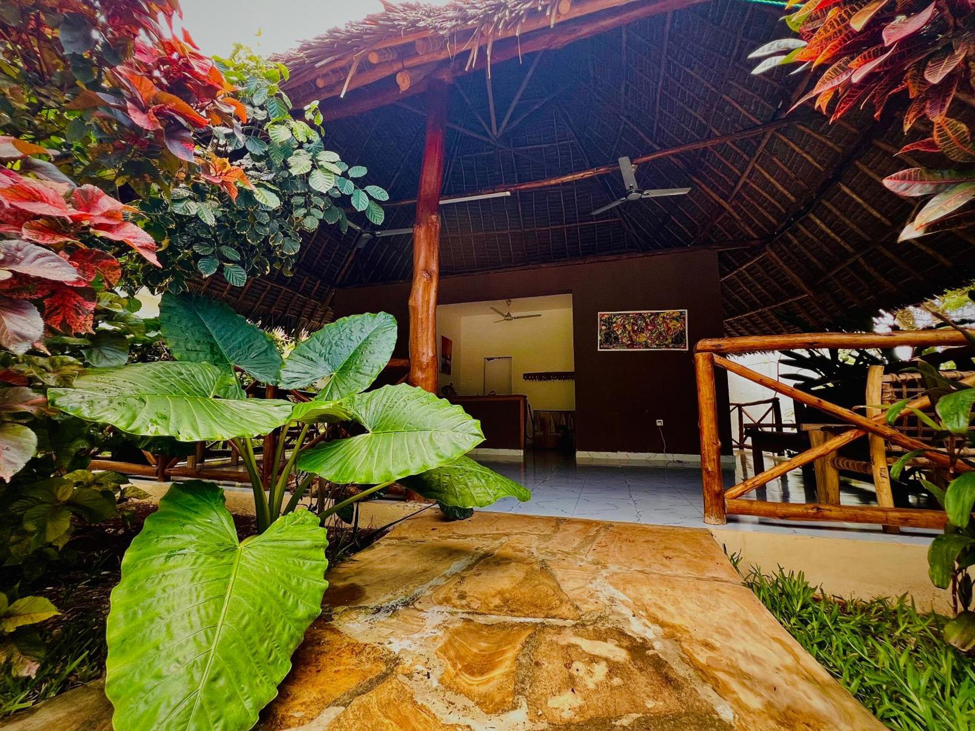 Отель Tropical Нунгви Экстерьер фото